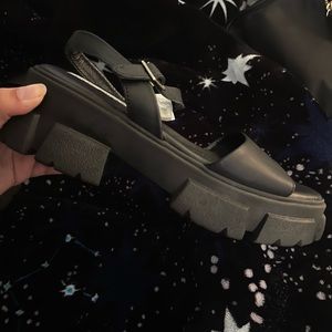 STEVE MADDEN PLATFORM SANDALS